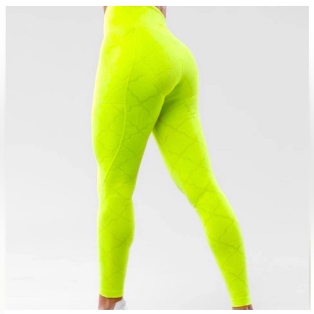 SHEFIT | Boss Pocket Leggings & Matching Scrunchie